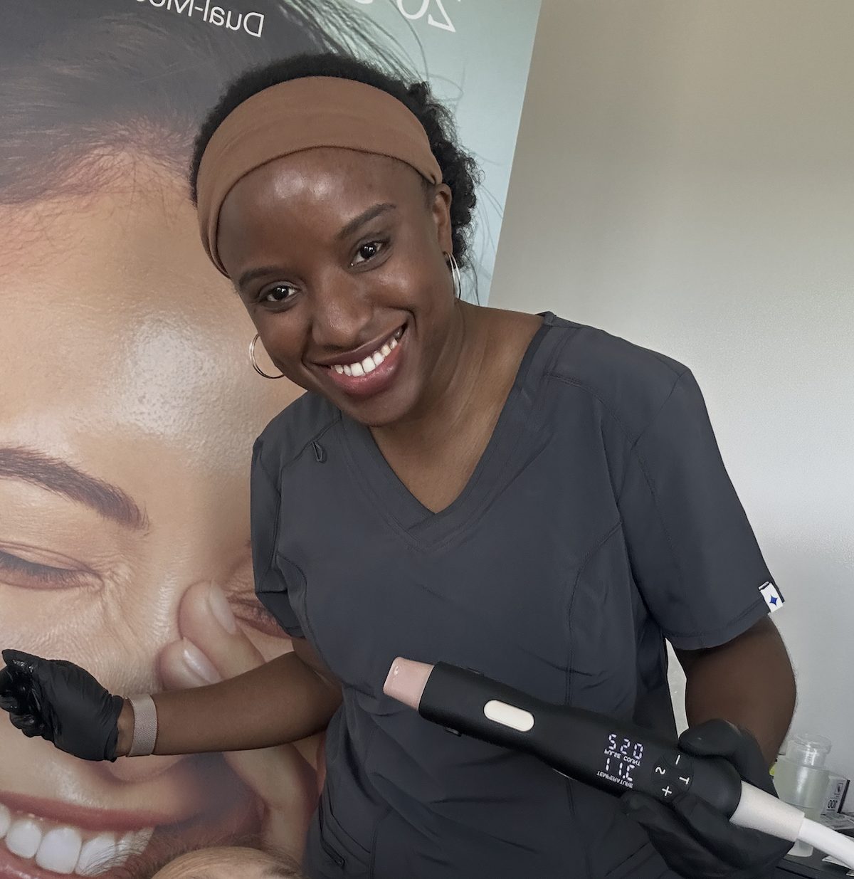 Brighton Park team member holding the radiofrequency skin-tightening handpiece